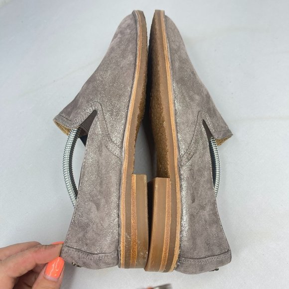 NWOT Trask Womens 7.5 Ali Gray Tan Sueded Leather Loafers Metallic Vibram Sole - Picture 6 of 9